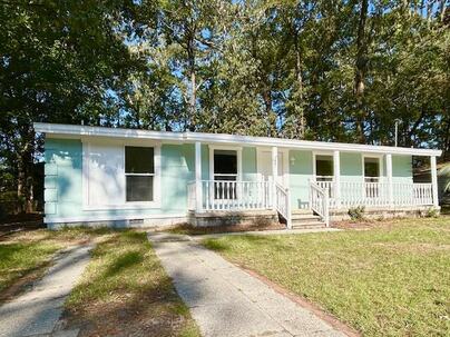 Photo 1 of 25 : 861 Savage Road