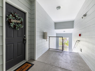 Photo 1 of 25 : 1300 Park West Boulevard, #110