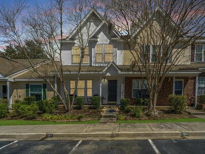Photo 1 of 25 : 7977 Shadow Oak Drive