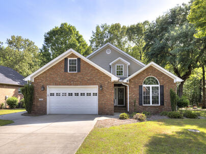 Photo 1 of 25 : 722 Oak Hill Drive