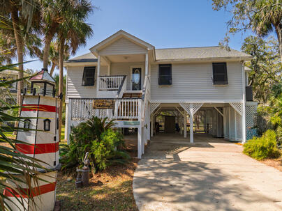 Photo 1 of 25 : 864 Club Cottage Road