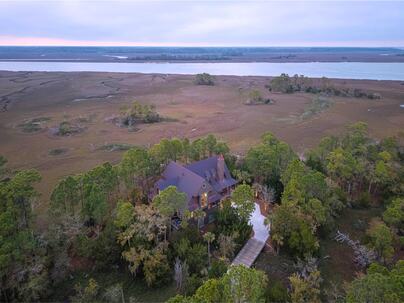 Photo 1 of 25 : 83 Blue Heron Pond Road