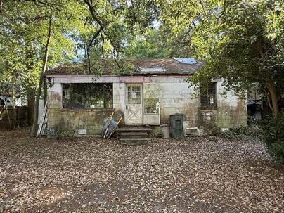 Photo 1 of 12 : 5901 Sedgefield Drive