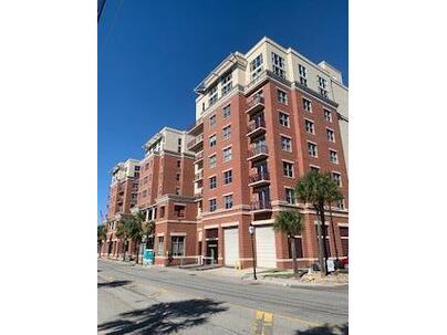 Photo 1 of 17 : 150 Bee Street, #611