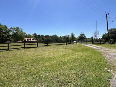 Photo 1 of 25 : 6935 Hickorynut Lane