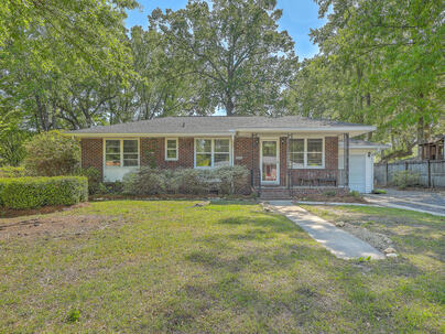 Photo 1 of 25 : 2645 Mona Avenue