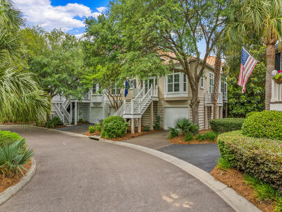 Photo 1 of 25 : 1500 Trumpet Vine Court