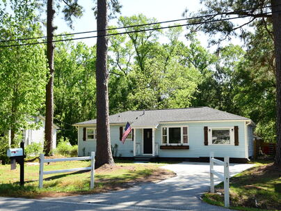 Photo 1 of 24 : 816 Savage Road