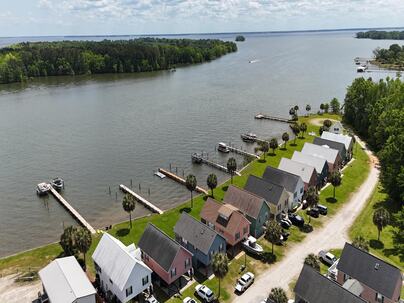 Photo 1 of 25 : 1049 Island Court
