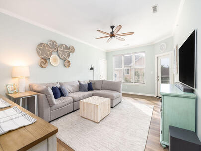 Photo 1 of 18 : 600 Bucksley Lane, #305