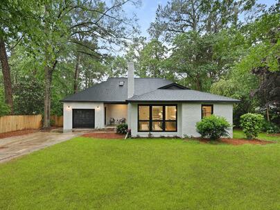 Photo 1 of 19 : 120 Live Oak Road