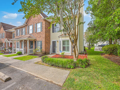 Photo 1 of 22 : 811 Reserve Way