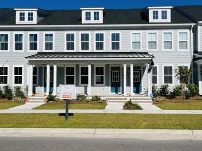 Photo 1 of 25 : 203 Blueway Avenue