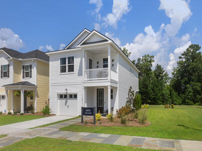 Photo 1 of 19 : 100 Hawthorne Landing Drive