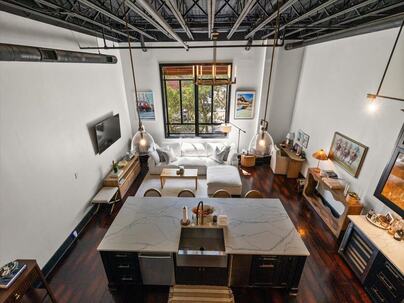 Photo 1 of 25 : 517 King Street, #13