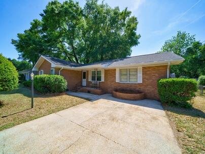 Photo 1 of 19 : 779 Dills Bluff Road