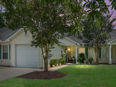Photo 1 of 25 : 7896 Montview Road