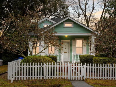 Photo 1 of 25 : 103 Tall Oak Avenue