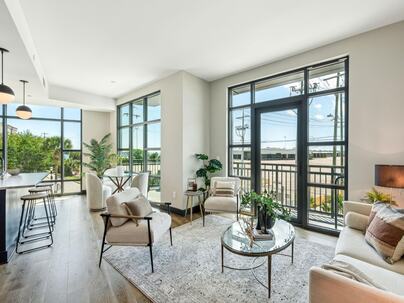 Photo 1 of 25 : 5 Gadsdenboro Street, #204