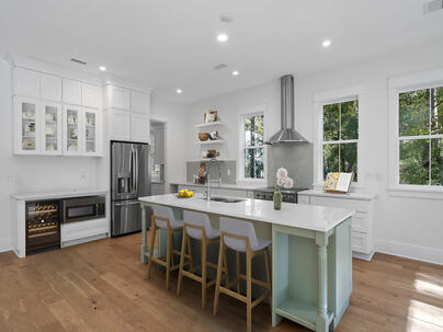 Photo 1 of 25 : 5105 St George Lane