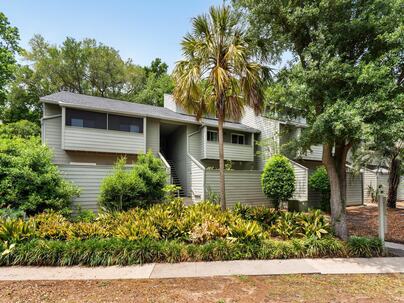 Photo 1 of 25 : 1142 Village Creek Lane, #4