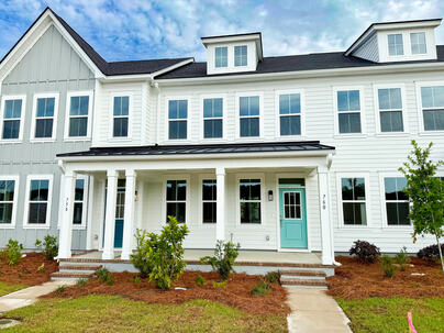 Photo 1 of 25 : 760 Blueway Avenue