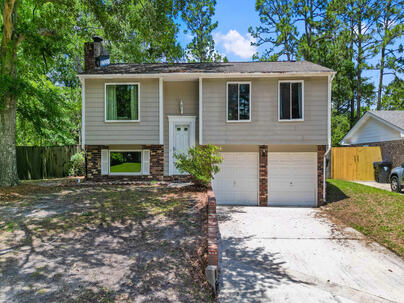 Photo 1 of 25 : 117 Canaberry Circle