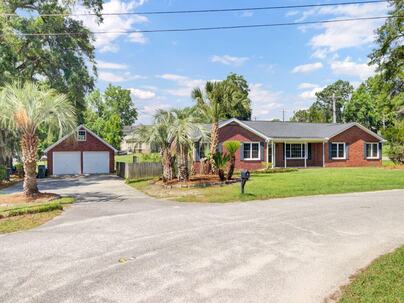 Photo 1 of 25 : 1027 Recess Road
