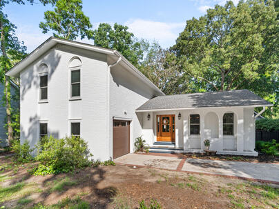 Photo 1 of 25 : 1055 Royalist Road