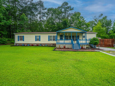 Photo 1 of 24 : 204 Pete Ewers Drive