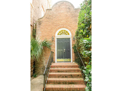 Photo 1 of 13 : 12 Bee Street, #C