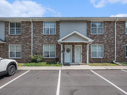 Photo 1 of 25 : 506 Arlington Drive, #F