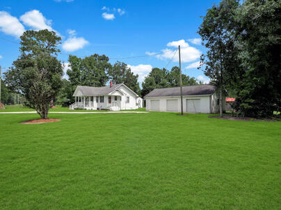 Photo 1 of 25 : 1298 French Santee Road
