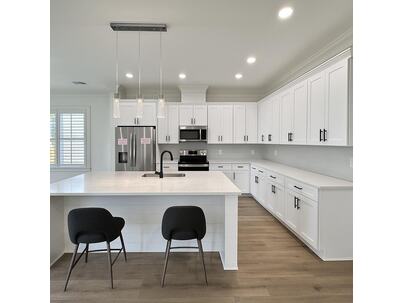 Photo 1 of 25 : 1906 Gumwood Boulevard