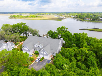 Photo 1 of 25 : 112 Waterfront Plantation Drive