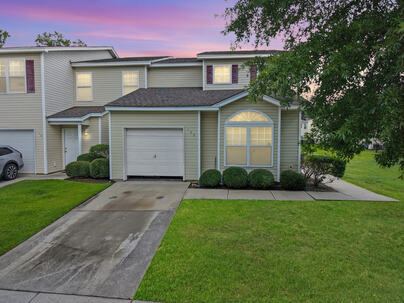 Photo 1 of 21 : 108 Spanish Oaks Lane