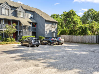 Photo 1 of 14 : 1530 Fort Johnson Road, #1l