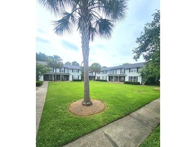 Photo 1 of 13 : 2494 Etiwan Avenue, #9-D