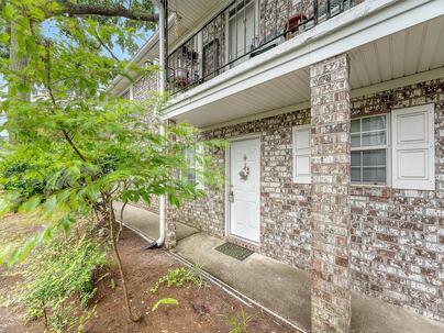 Photo 1 of 25 : 516 Arlington Drive, #B4