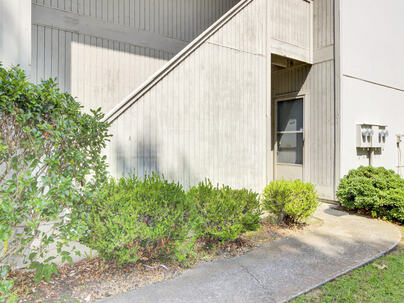 Photo 1 of 22 : 1104 Greenmeadow Drive