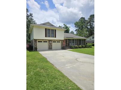 Photo 1 of 25 : 101 Brittany Court