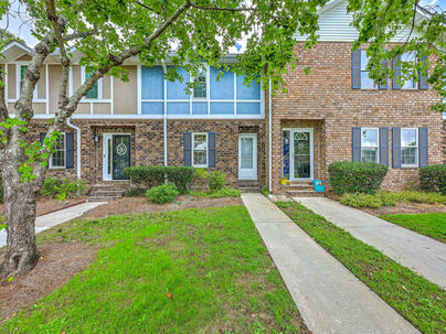 Photo 1 of 25 : 2927 Cathedral Lane