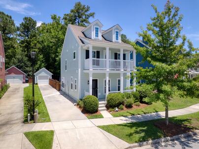 Photo 1 of 25 : 1666 Sparkleberry Lane