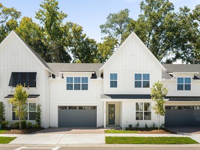 Photo 1 of 25 : 548 Hayes Pk Boulevard