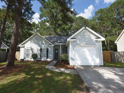 Photo 1 of 25 : 714 Alwyn Boulevard