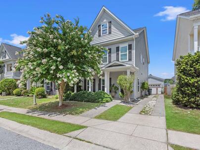 Photo 1 of 25 : 1821 Towne Street