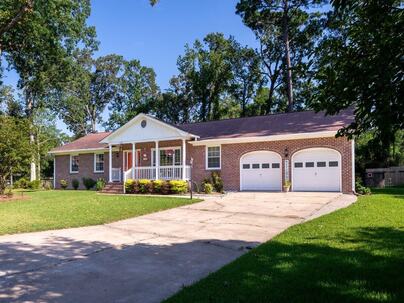 Photo 1 of 19 : 106 Labrador Court