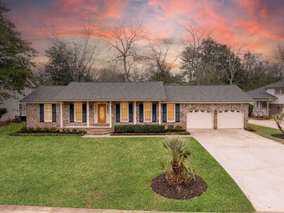 Photo 1 of 25 : 1043 Dominion Drive