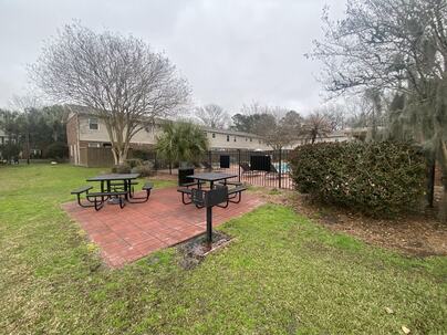 Photo 1 of 14 : 415 Parkdale Drive, #6d