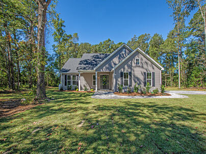 Photo 1 of 18 : Home on Peirce Road